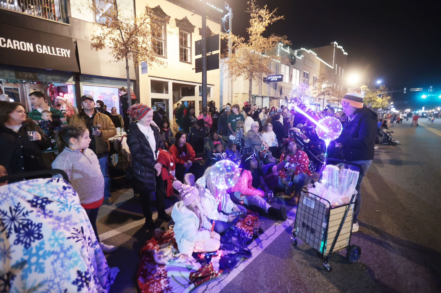 幸运168飞行艇官网开奖直播开奖 Reed's Tupelo Christmas Parade returns for 76th year